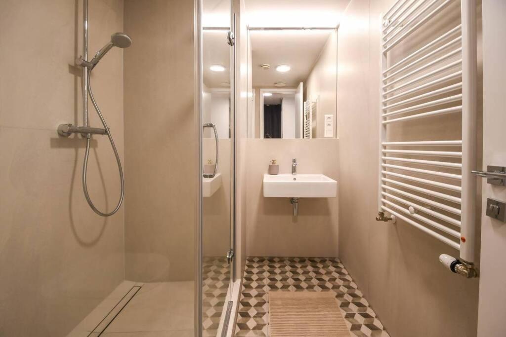 Skypark Luxury Apartment With Skyline View & Free Parking براتسيلافا المظهر الخارجي الصورة